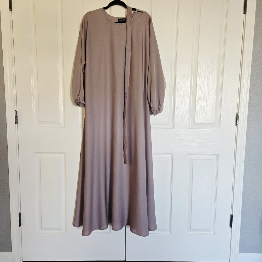 Umbrella Cut Closed Abaya with Elasticated Cuffs - Natural Size M/L - Picture 3 of 7
